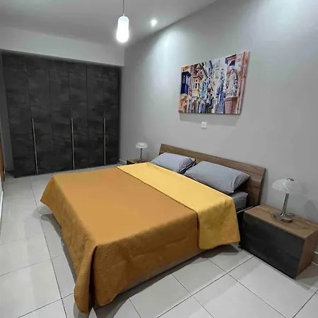 A Flat In The Heart Of Bugibba Апартаменты *